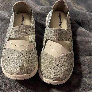 New, size 7Comfortview Women's Metallic Woven Flats